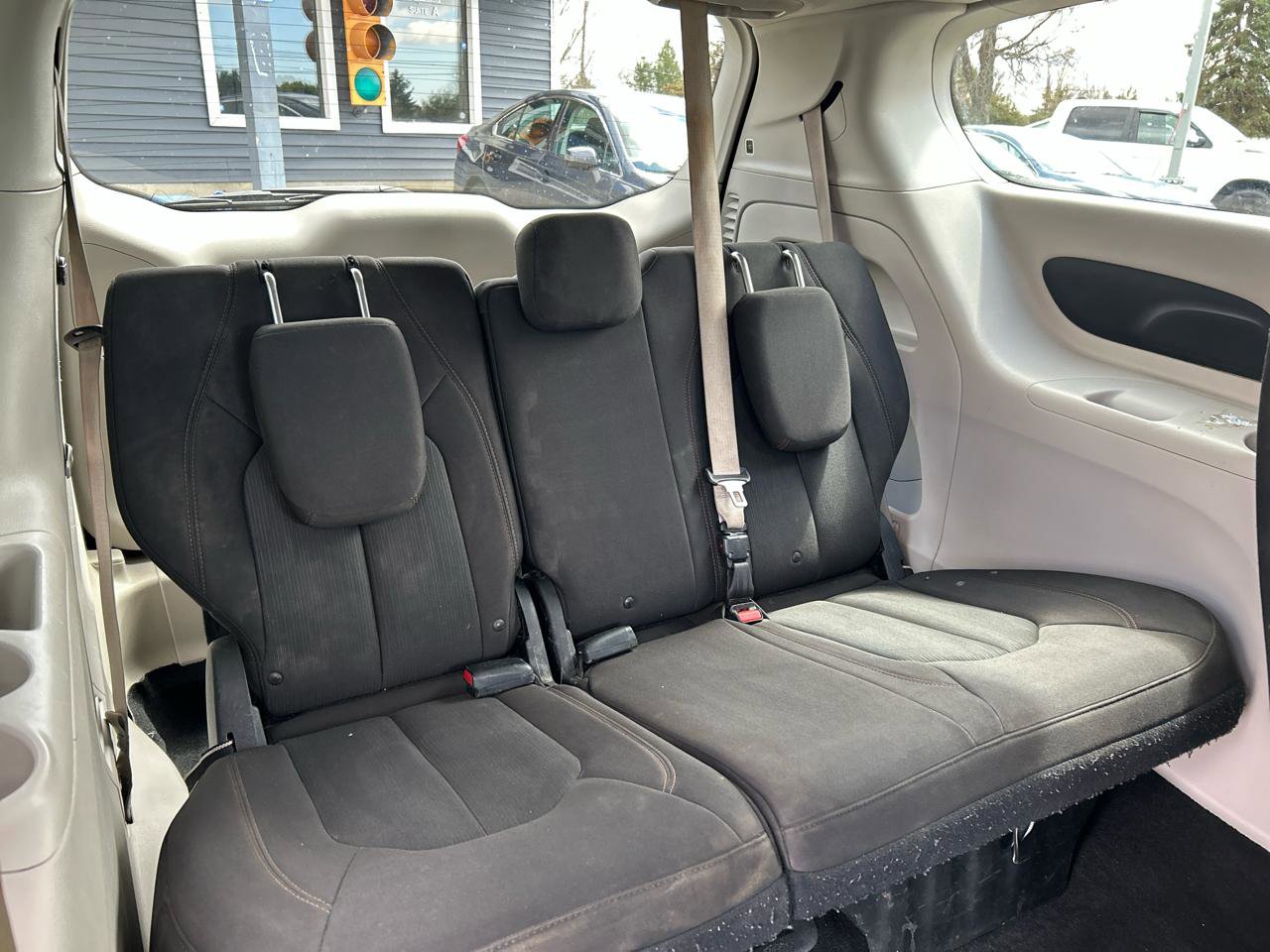 Used 2017 Chrysler Pacifica Touring FWD image 25