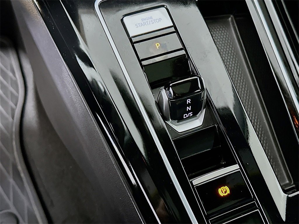 Certified 2024 Volkswagen Golf R image 22