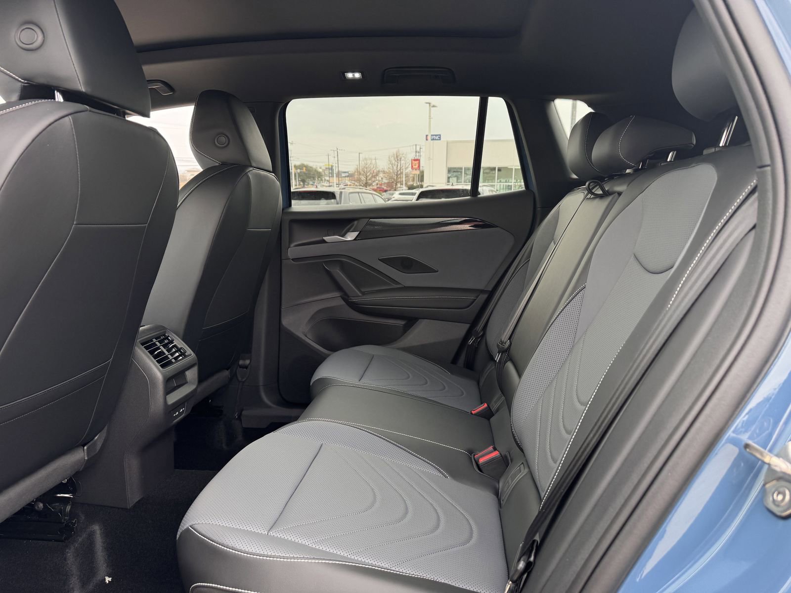 New 2026 Volkswagen Tiguan SE R-Line image 27