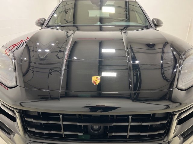 Used 2024 Porsche Cayenne Coupe image 2