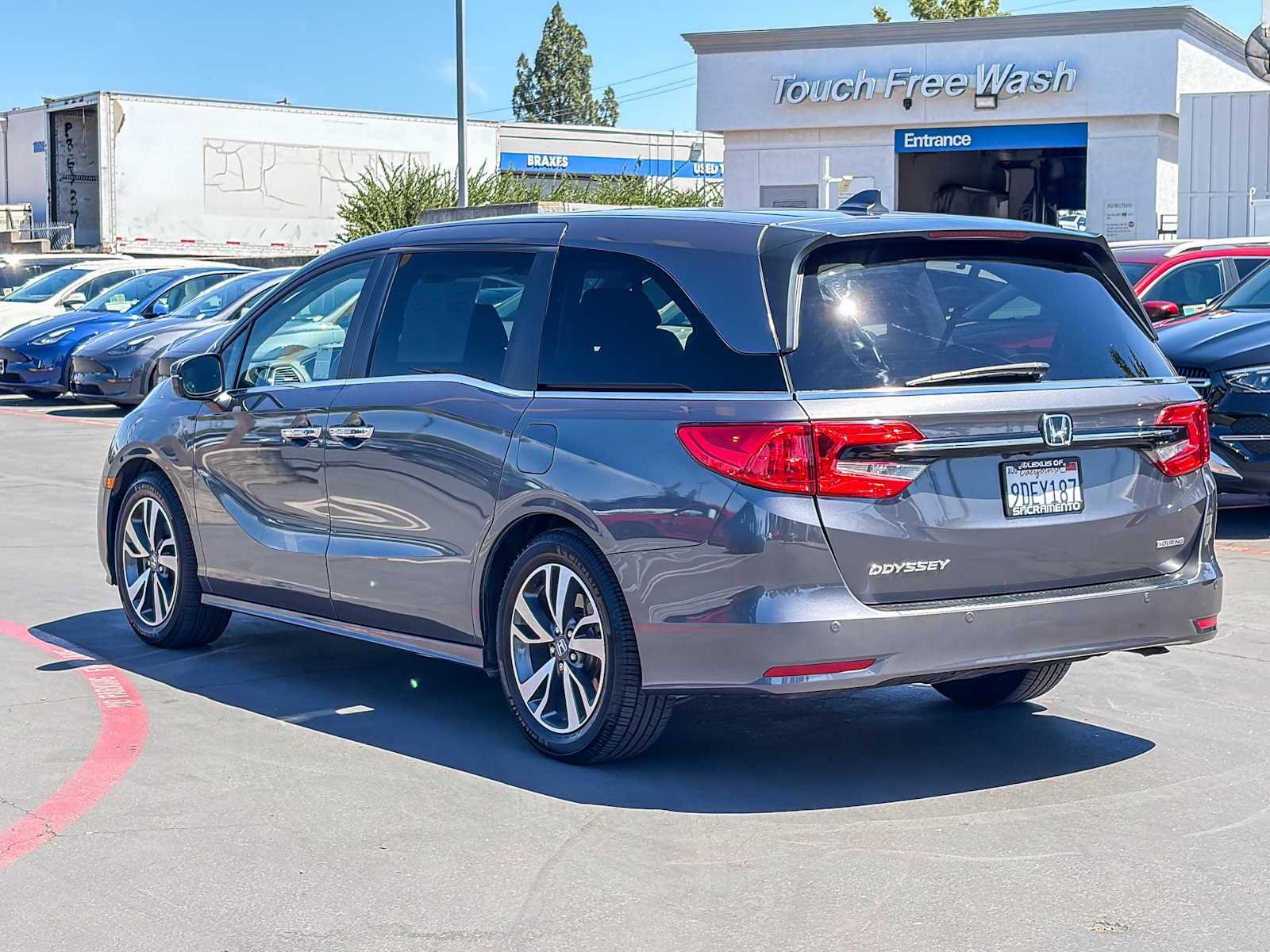 Used 2023 Honda Odyssey Touring image 2