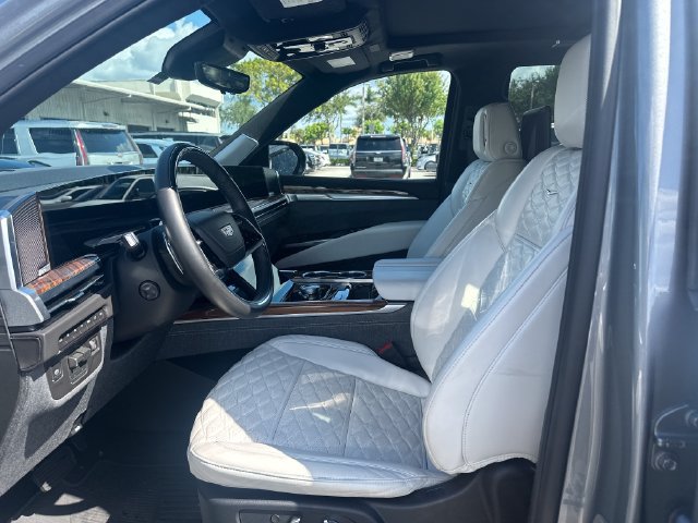 Certified 2026 Cadillac Escalade Platinum Sport w/ LPO, ONYX Package AWD/4WD image 9