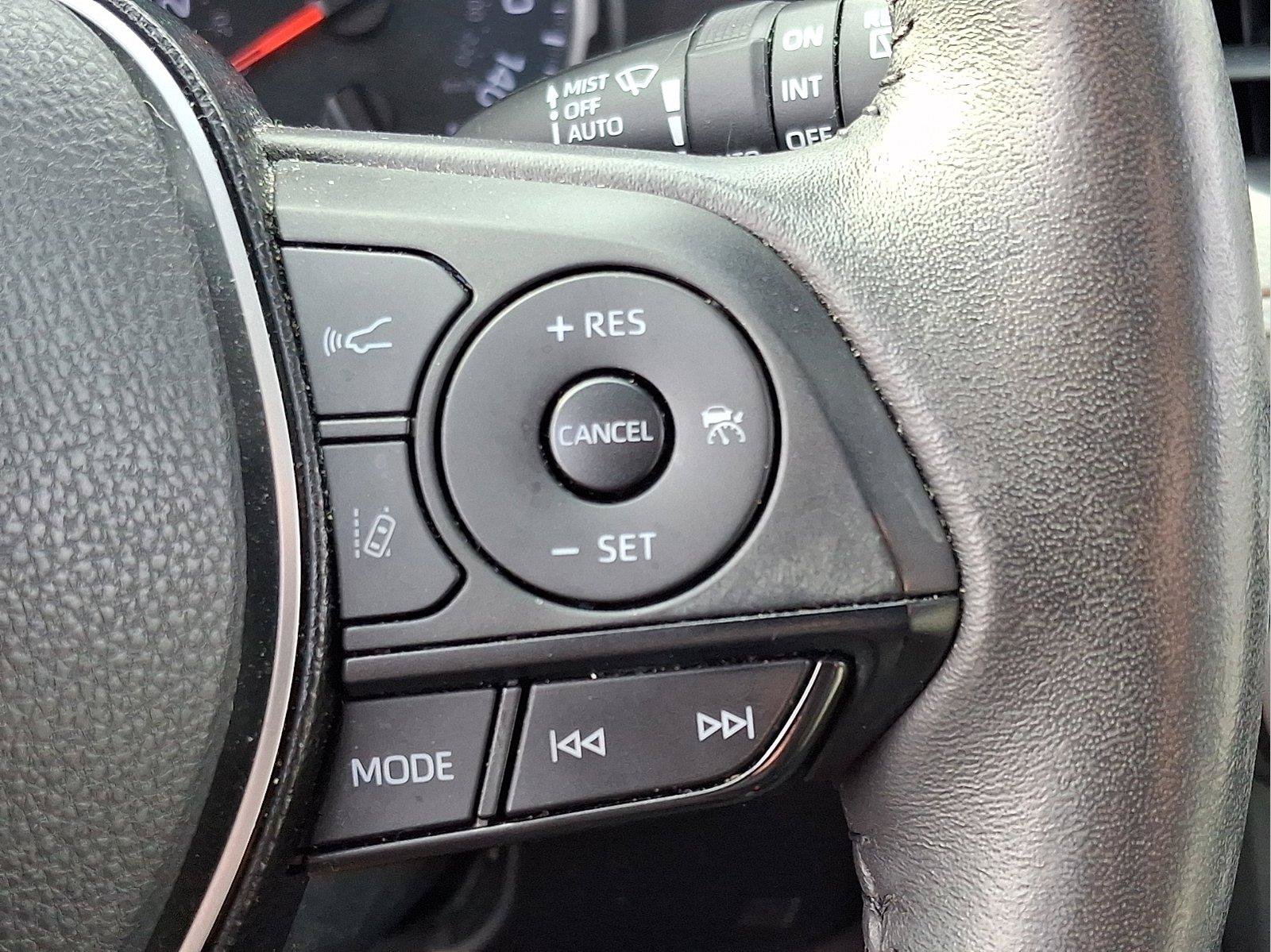 Used 2020 Toyota RAV4 XLE Premium FWD image 22