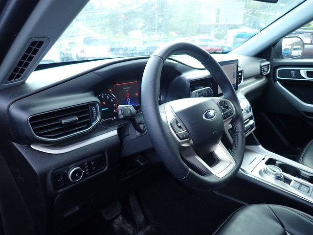 Used 2023 Ford Explorer XLT w/ Equipment Group 202A AWD/4WD image 16
