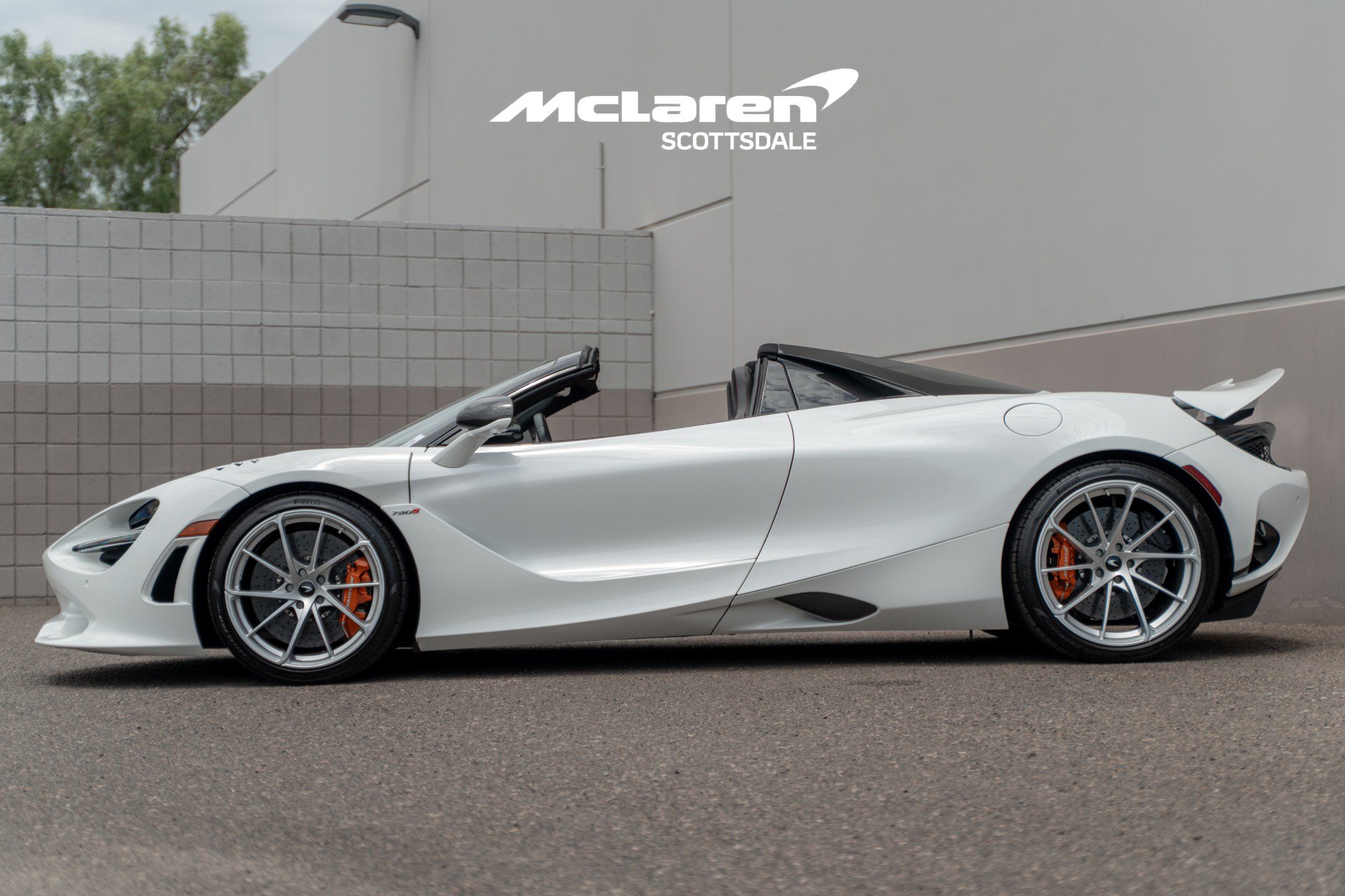 Used 2024 McLaren 750S Spider RWD image 4