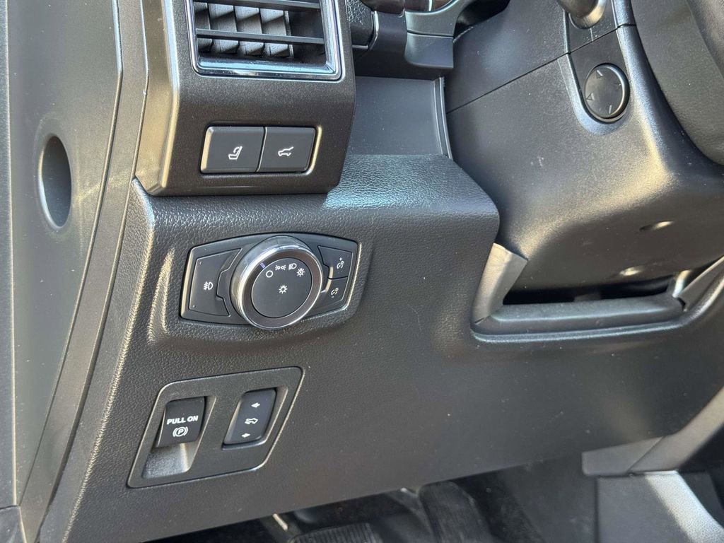 Used 2018 Ford Expedition Limited image 10