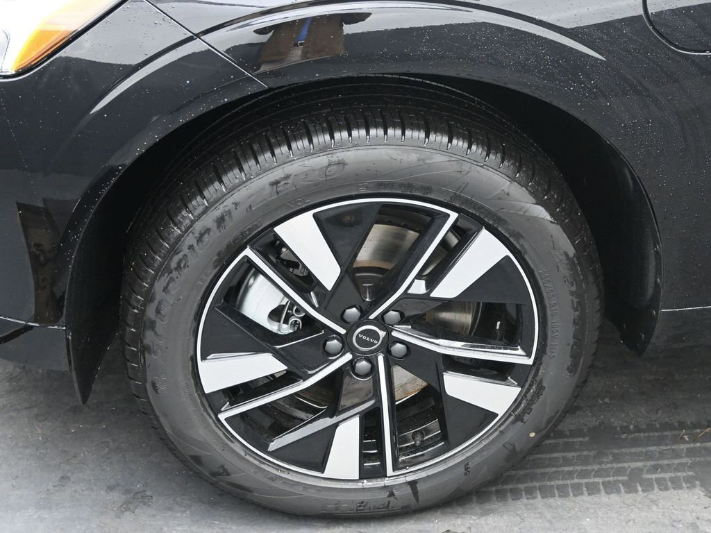 New 2026 Volvo XC60 T8 Core w/ Climate Package image 4