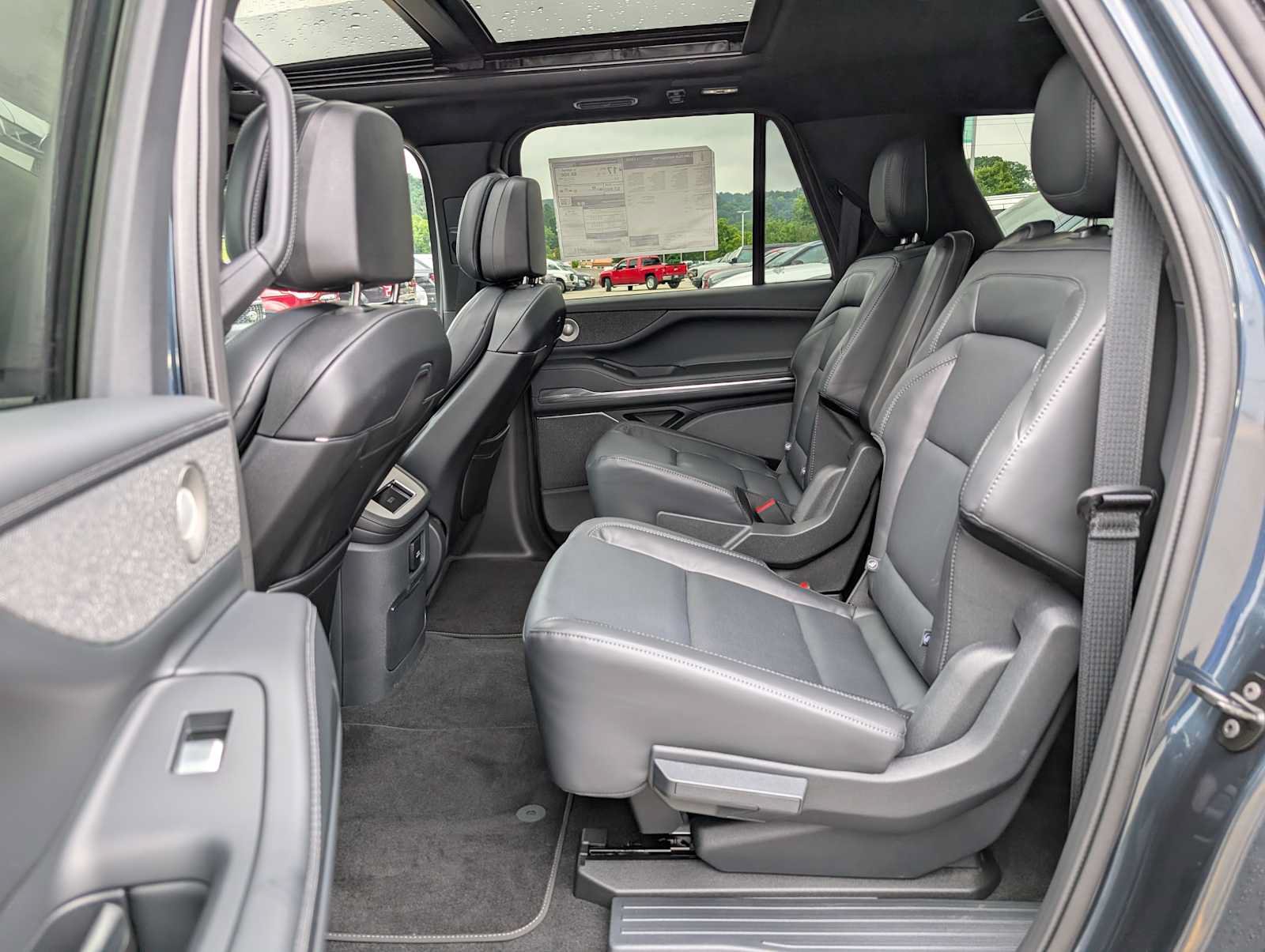 New 2026 Lincoln Navigator L Reserve w/ Jet Appearance Package AWD/4WD image 18