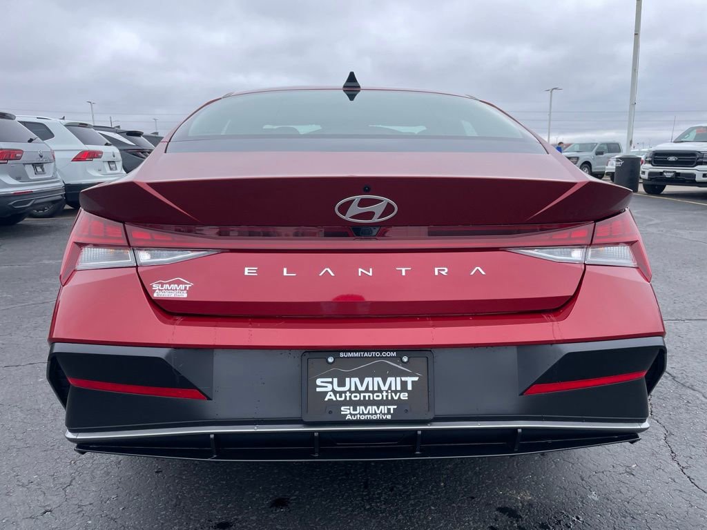 Used 2025 Hyundai Elantra SEL FWD image 31