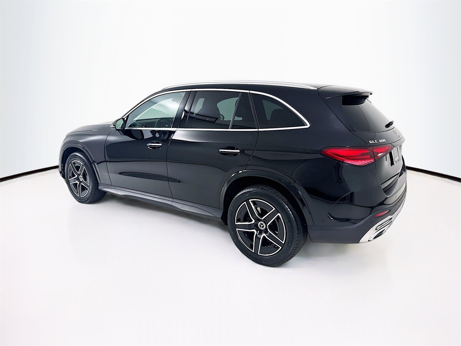 Used 2025 Mercedes-Benz GLC 300 image 6