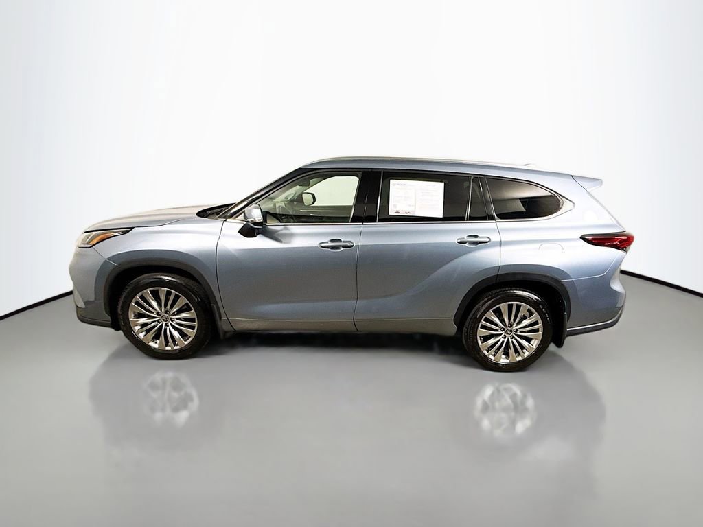 Used 2022 Toyota Highlander Platinum AWD/4WD image 4