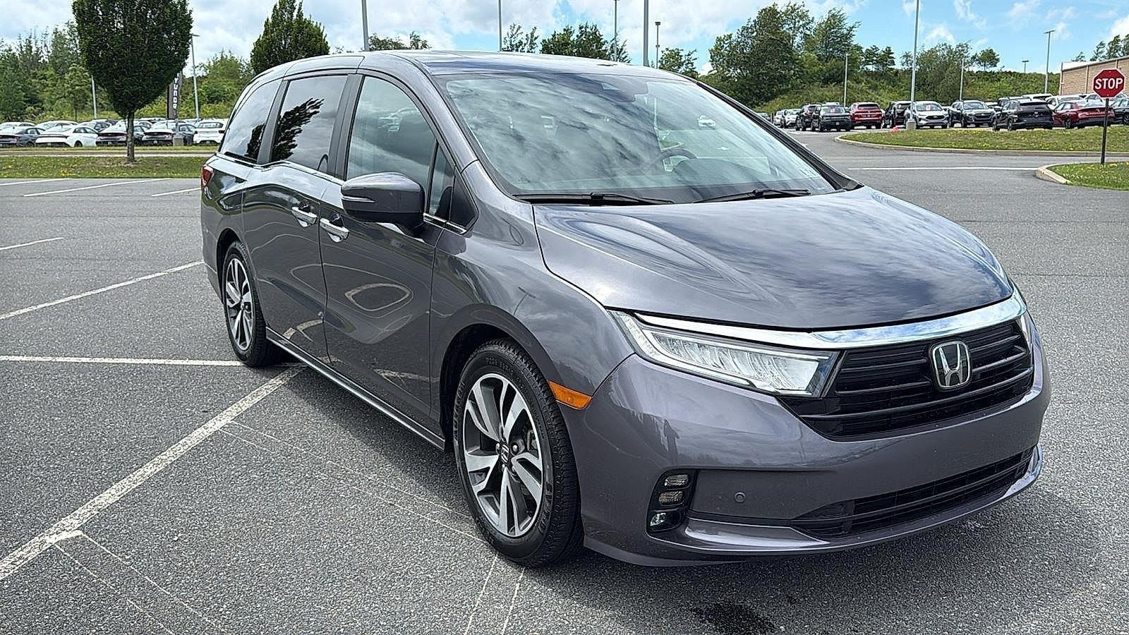 Used 2023 Honda Odyssey Touring image 1