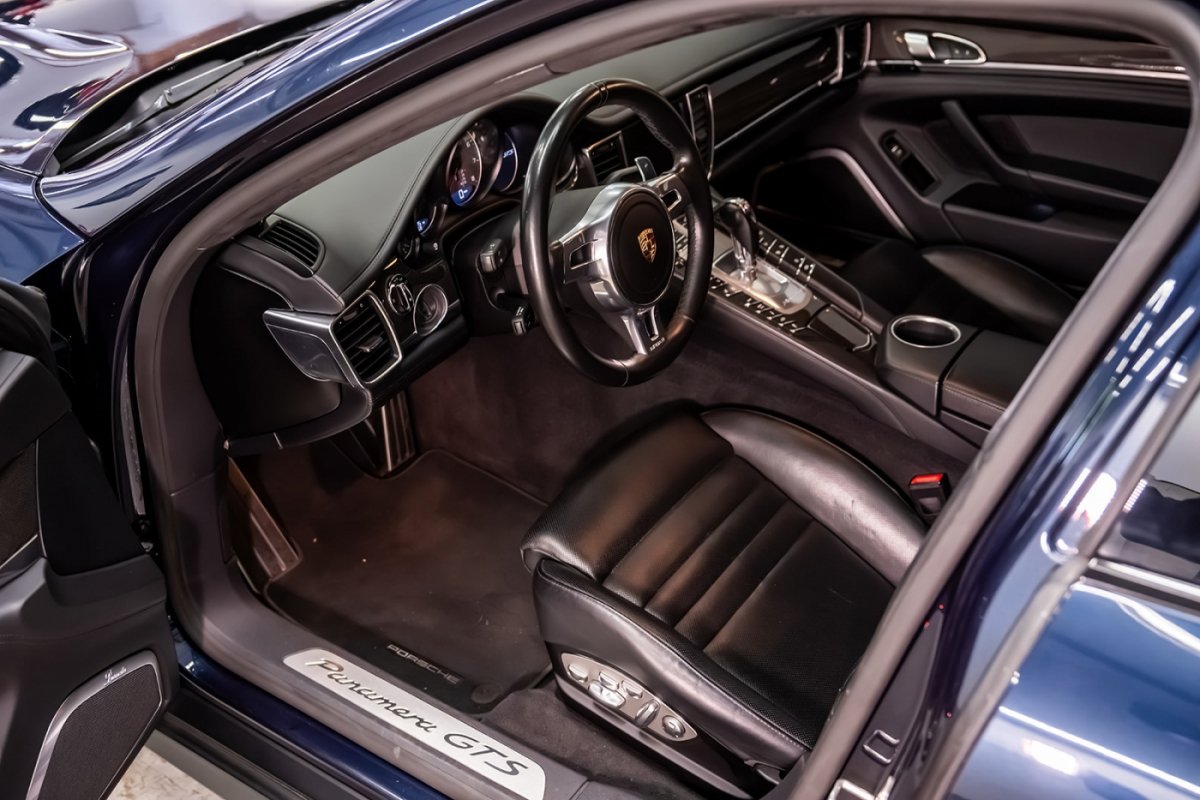 Used 2015 Porsche Panamera GTS AWD/4WD image 30