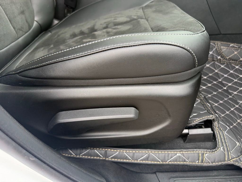 Used 2025 Jeep Grand Cherokee Altitude image 31