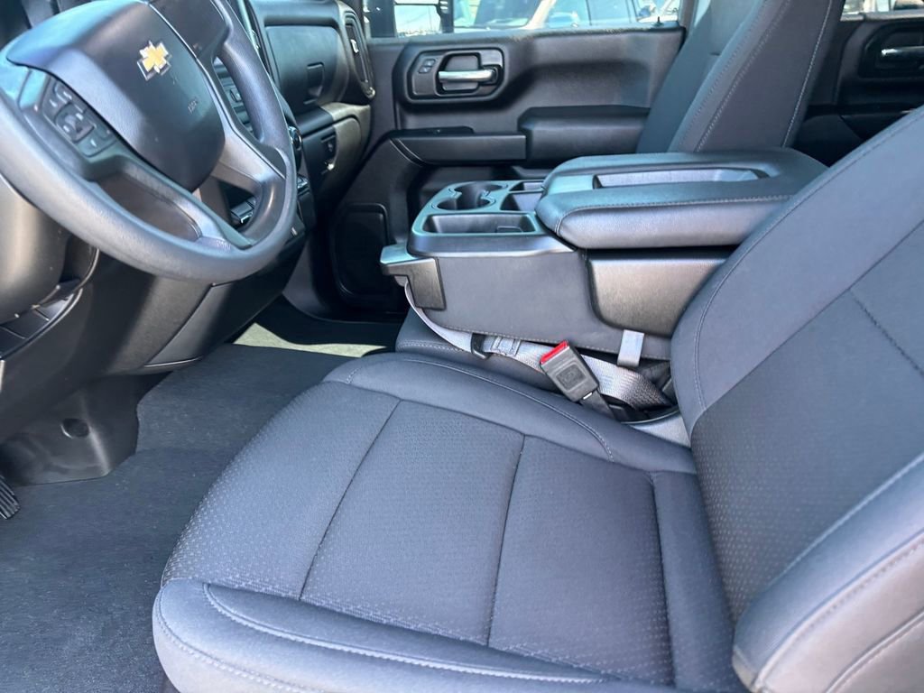 Used 2024 Chevrolet Silverado 2500 Custom image 9
