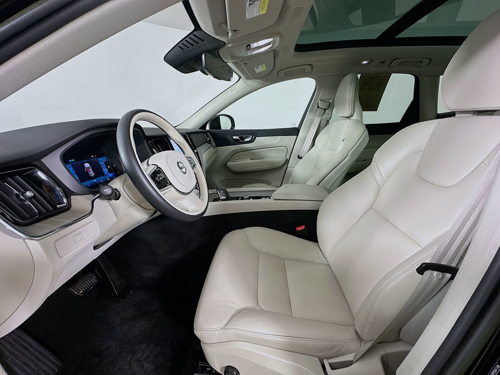 Used 2023 Volvo XC60 B5 Plus w/ Protection Package AWD/4WD image 34