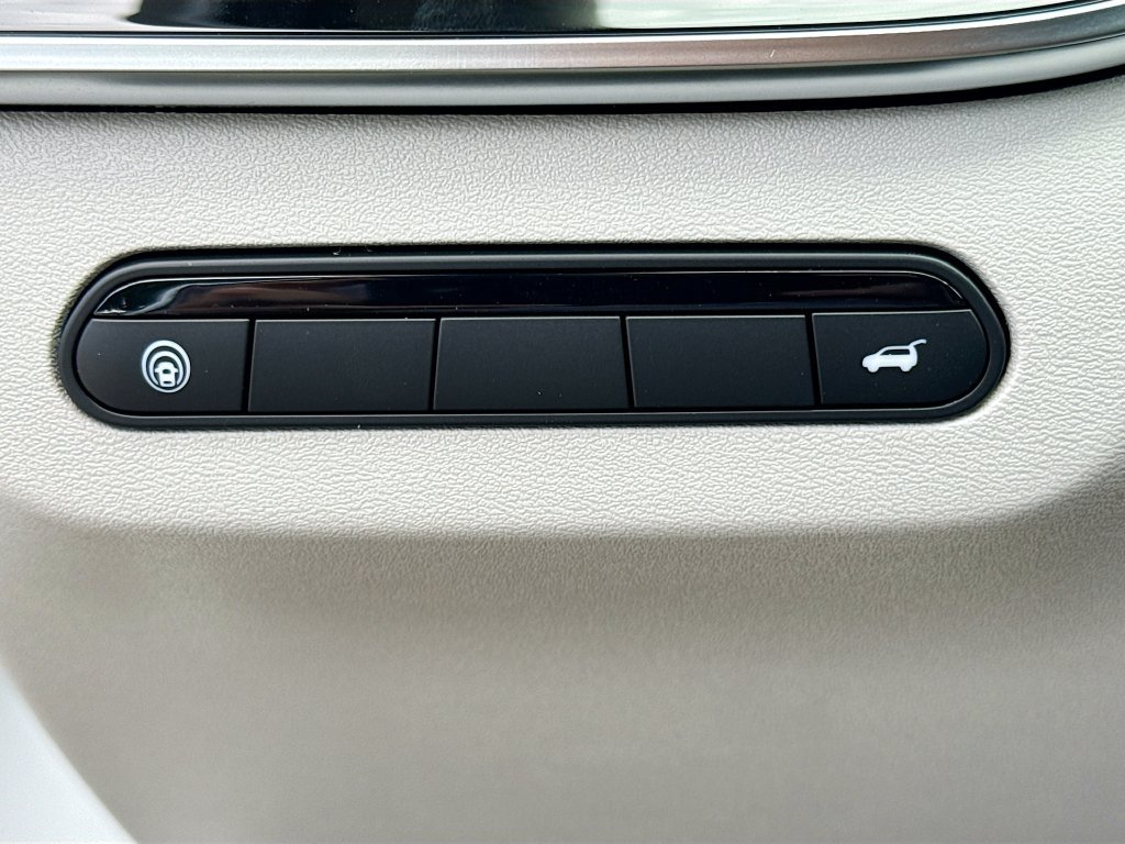 Used 2027 INFINITI QX60 Pure w/ Cargo Package FWD image 11