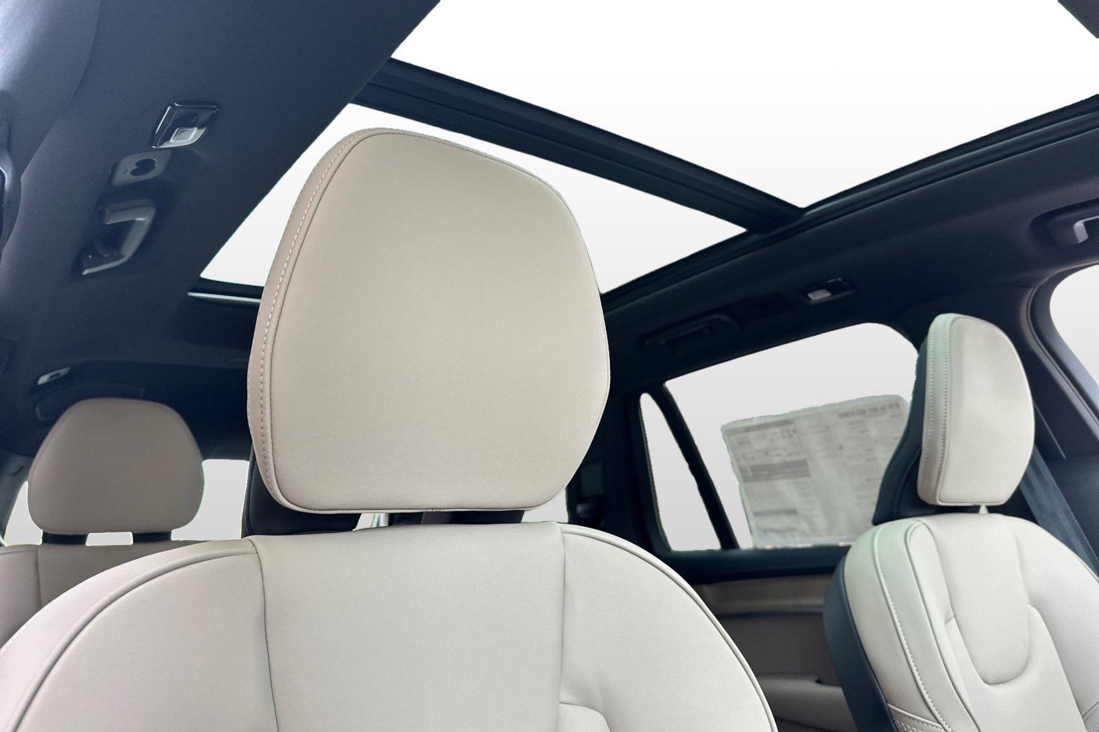 New 2026 Volvo XC90 B6 Plus w/ Protection Package Premier image 20