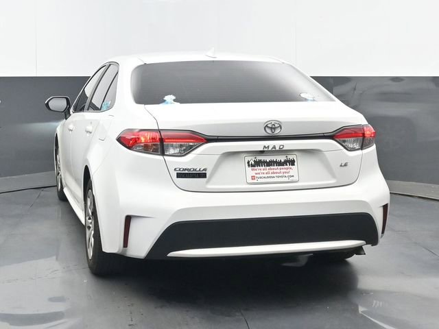 Used 2022 Toyota Corolla LE FWD image 4