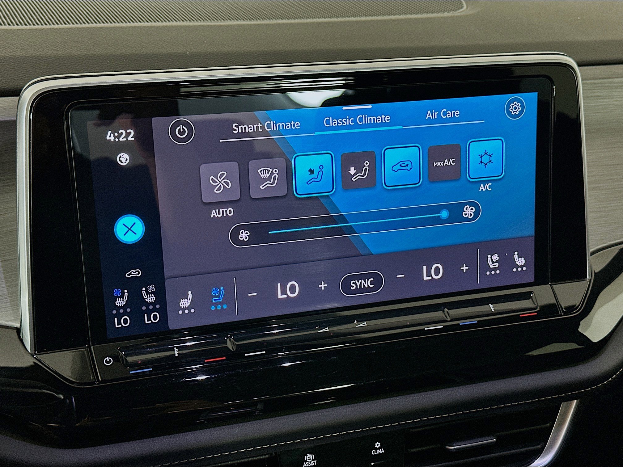 Used 2025 Volkswagen Atlas Cross Sport SE image 23