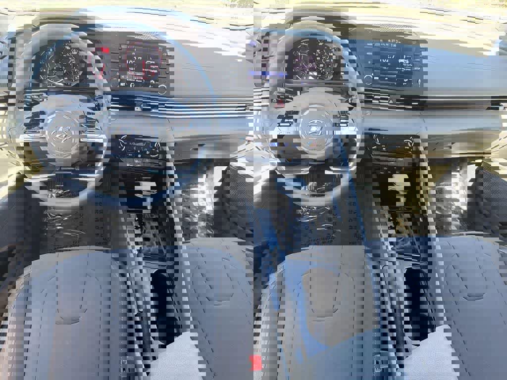 Used 2023 Hyundai Elantra SEL w/ Cargo Package image 11