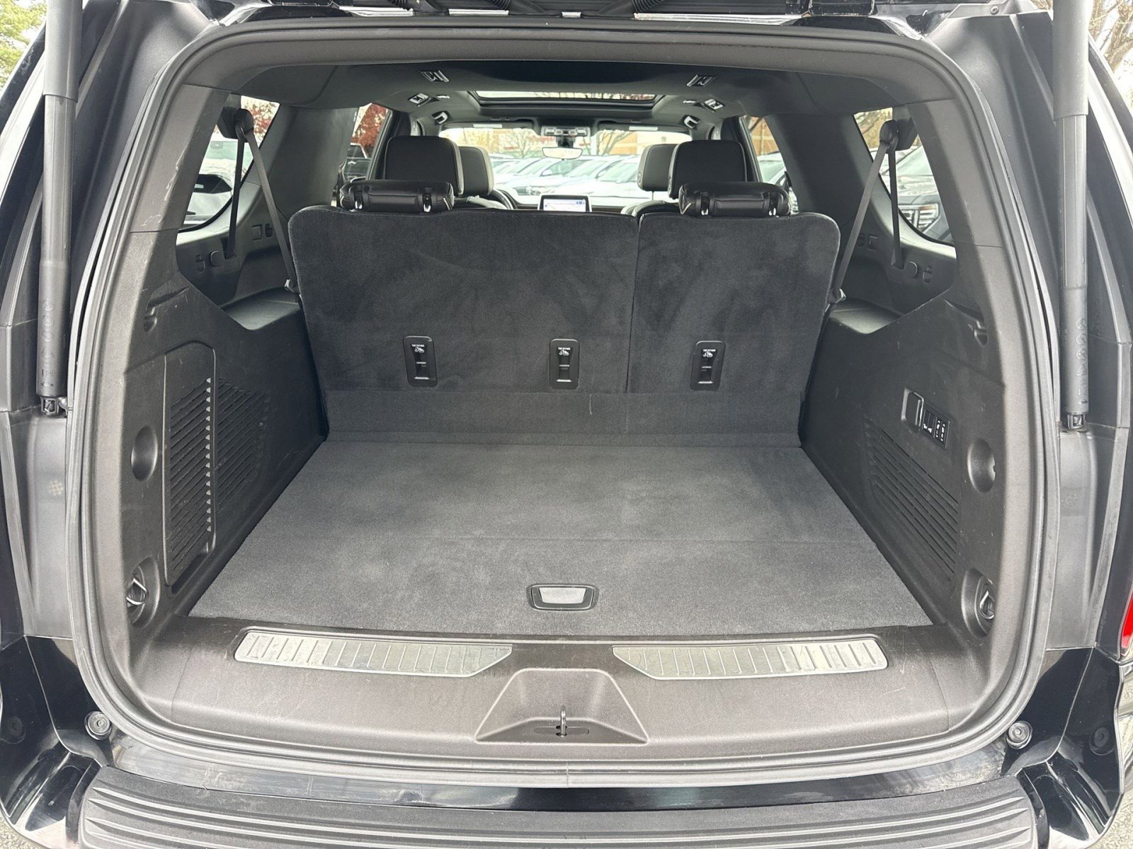 Used 2021 Chevrolet Suburban Premier w/ Premium Package image 26