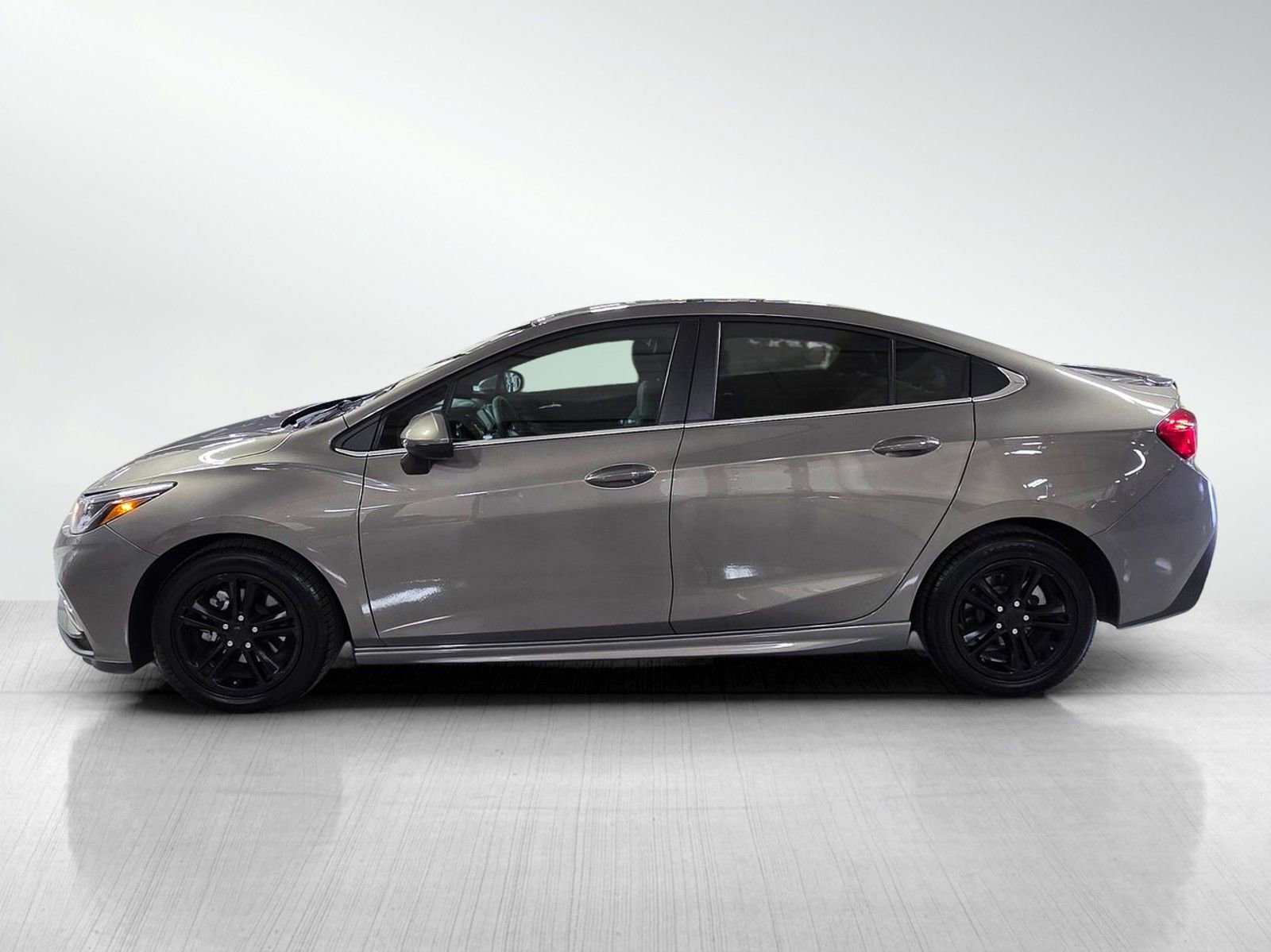 Used 2018 Chevrolet Cruze LT w/ Convenience Package image 4