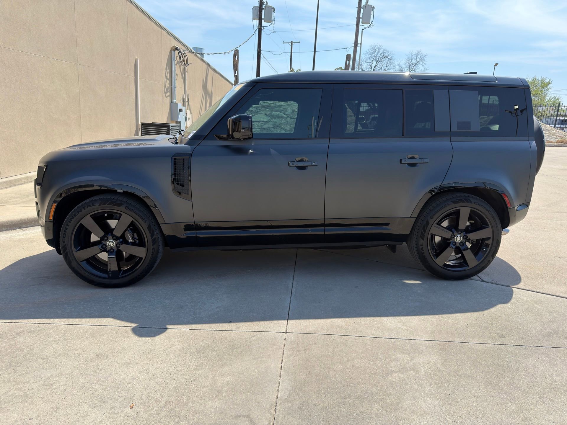 Used 2025 Land Rover Defender 110 V8 image 2