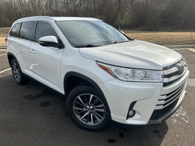 Used 2019 Toyota Highlander XLE image 2