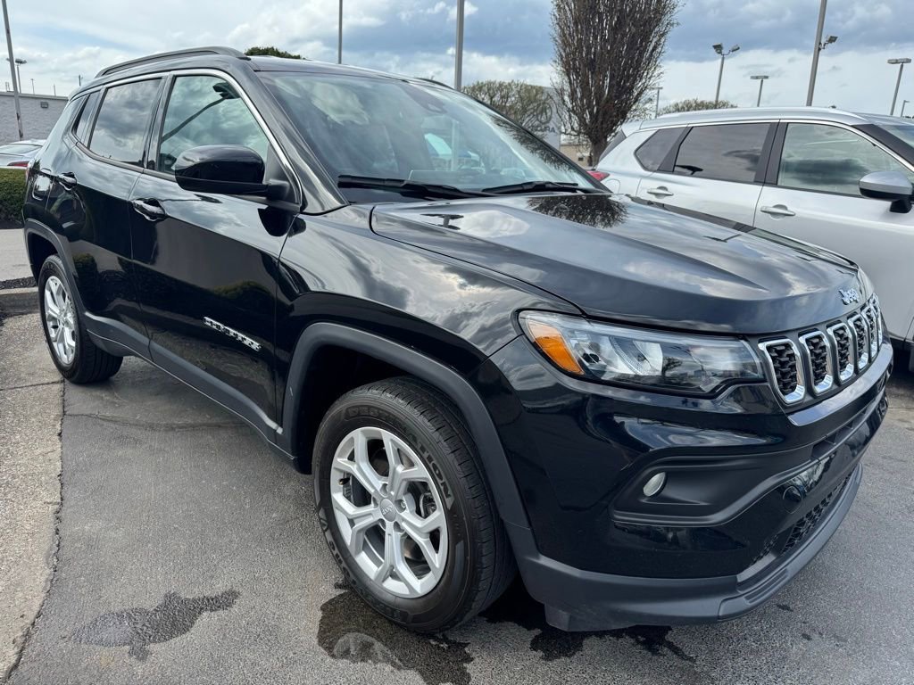 Used 2024 Jeep Compass Latitude image 3