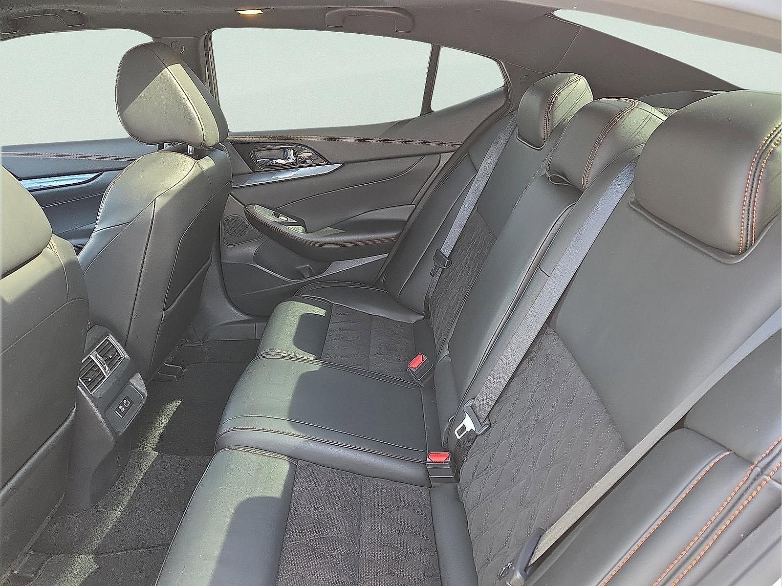 Used 2023 Nissan Maxima SR w/ Sport Mat Group image 10