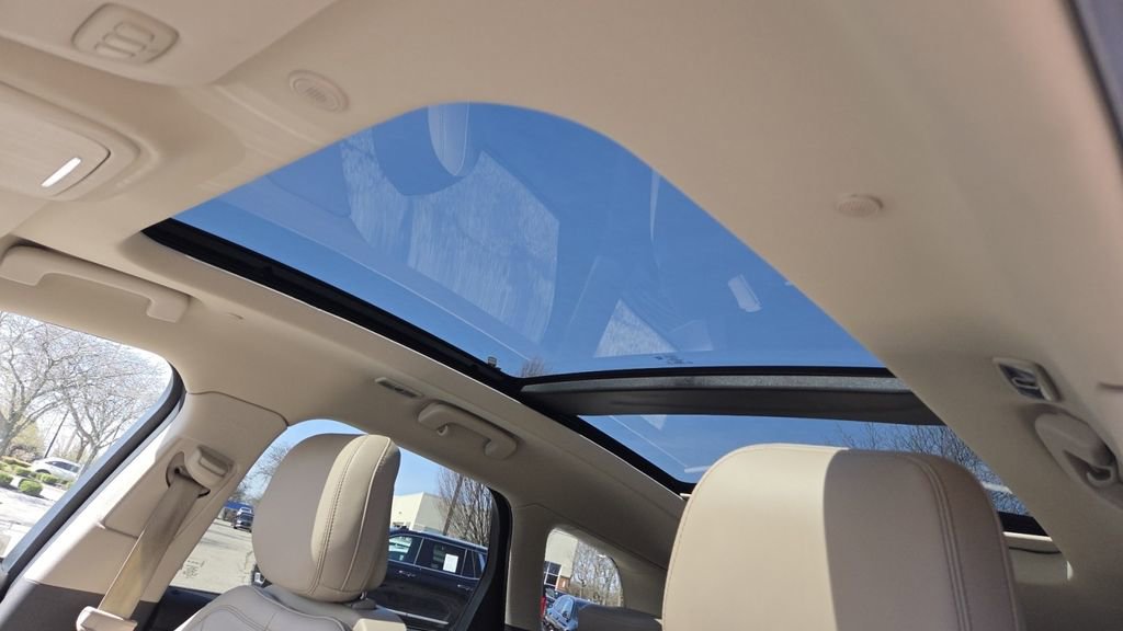Used 2020 Lincoln Corsair Reserve w/ Equipment Group 201A image 3