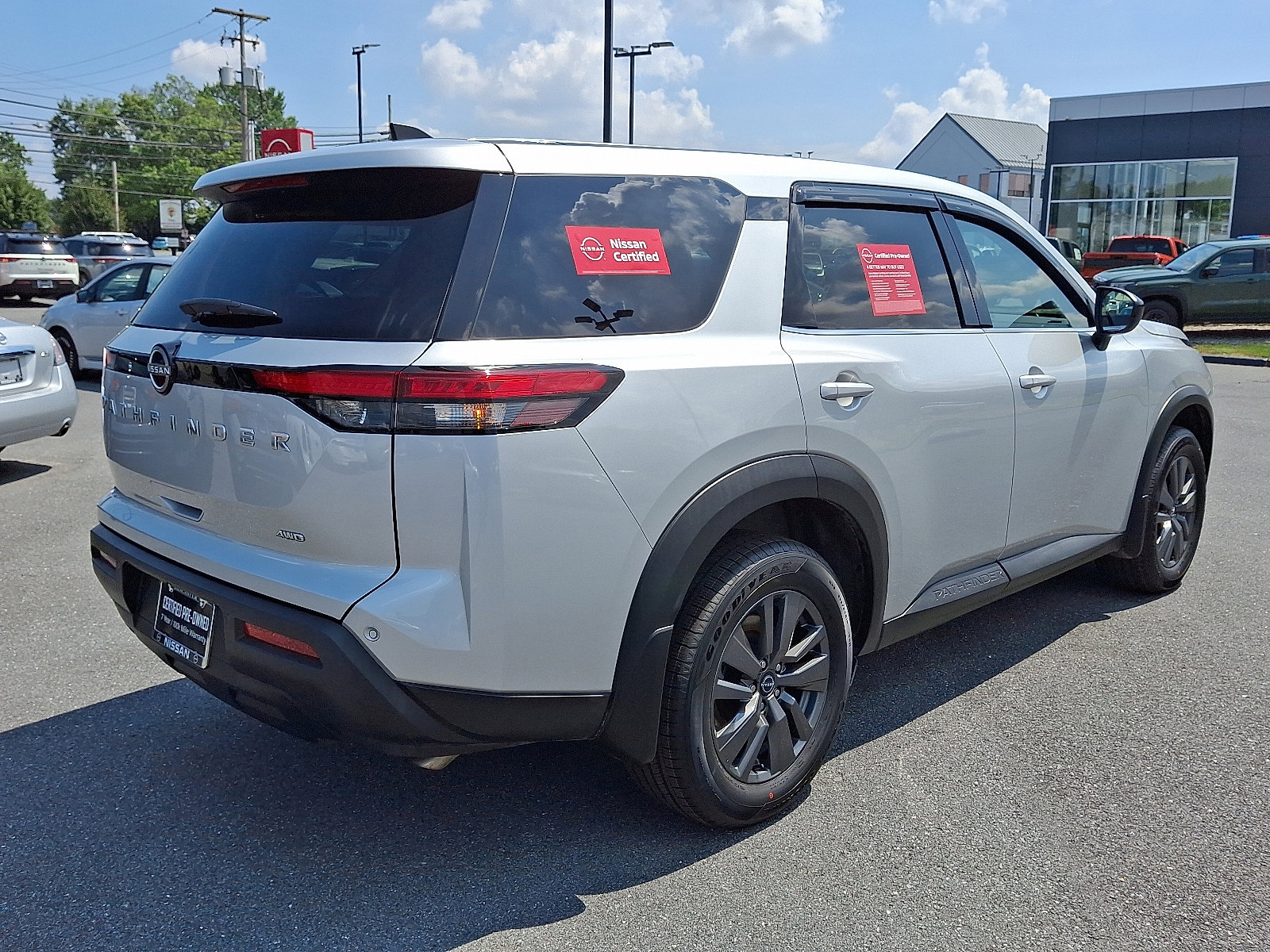 Certified 2024 Nissan Pathfinder S image 8