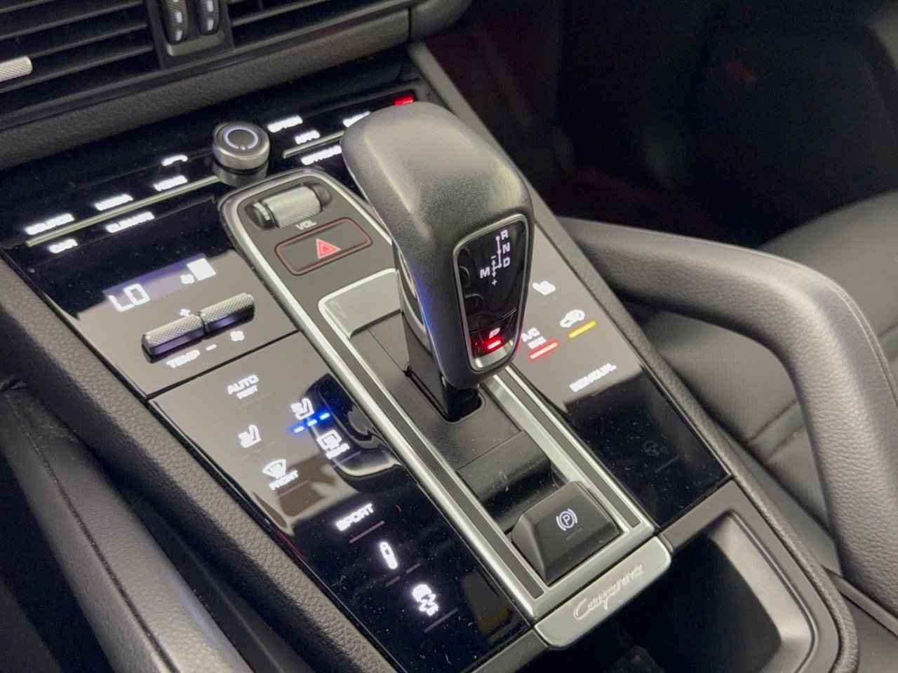 Certified 2023 Porsche Cayenne AWD/4WD image 21