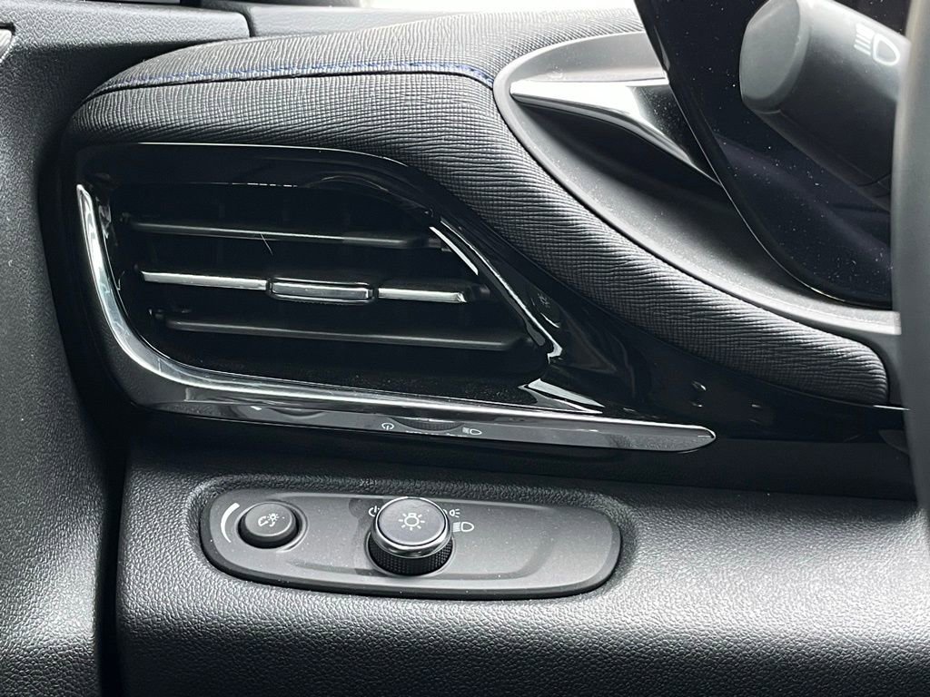 Used 2025 Buick Envista Sport Touring w/ Convenience II Package image 14