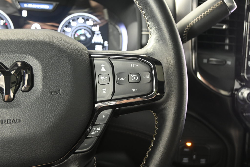 Used 2025 RAM 3500 Limited AWD/4WD image 38