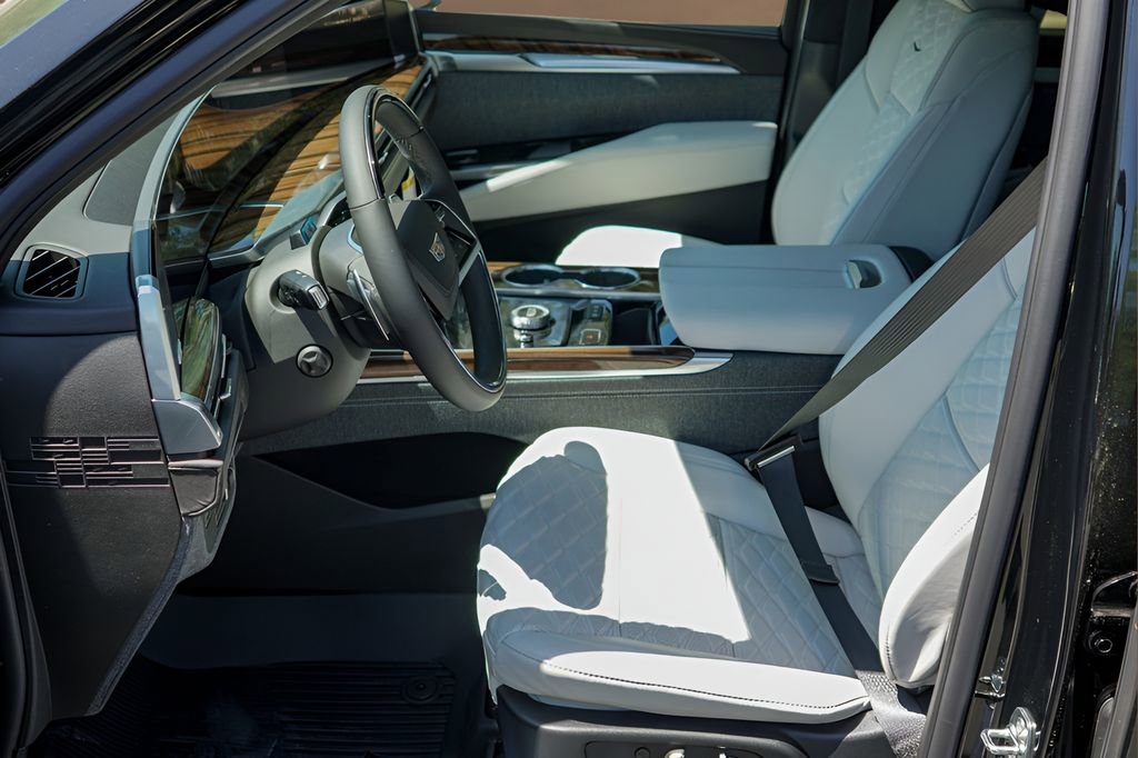 New 2026 Cadillac Escalade Platinum Sport w/ LPO, ONYX Package AWD/4WD image 10