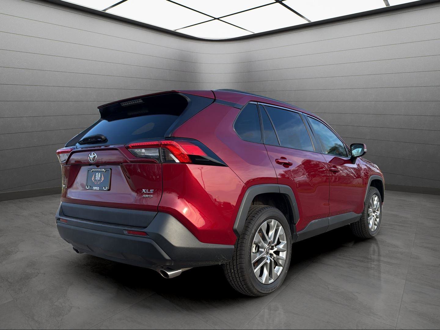 Used 2021 Toyota RAV4 XLE Premium image 6