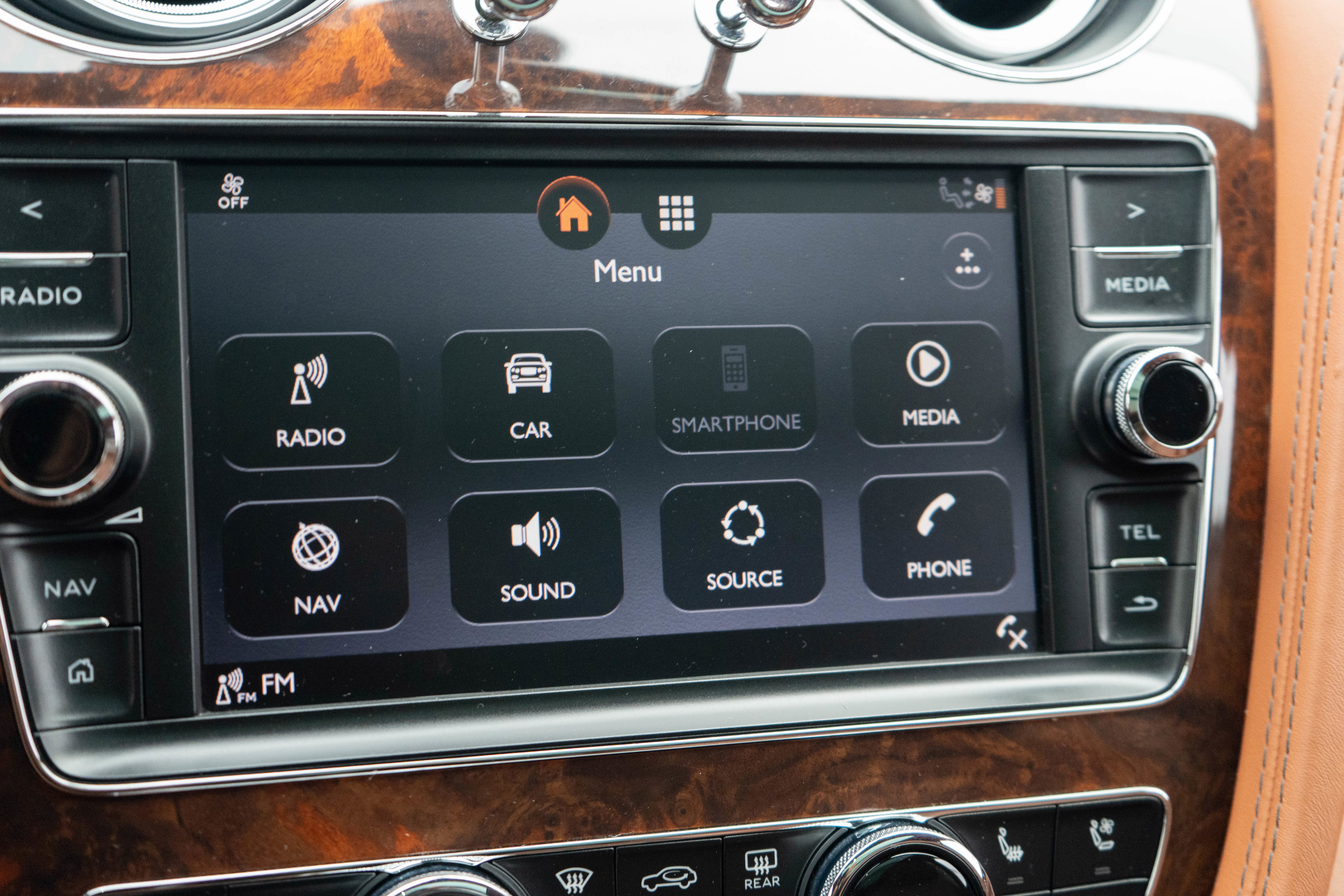 Used 2017 Bentley Bentayga image 24