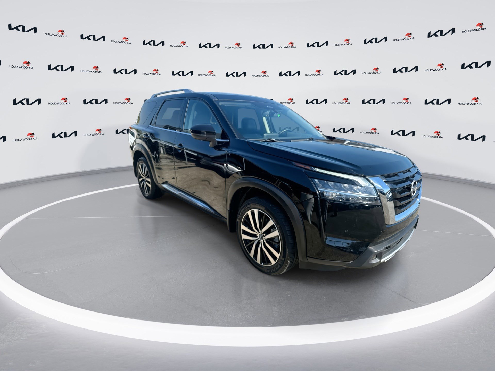 Used 2024 Nissan Pathfinder Platinum w/ Cargo Package image 2