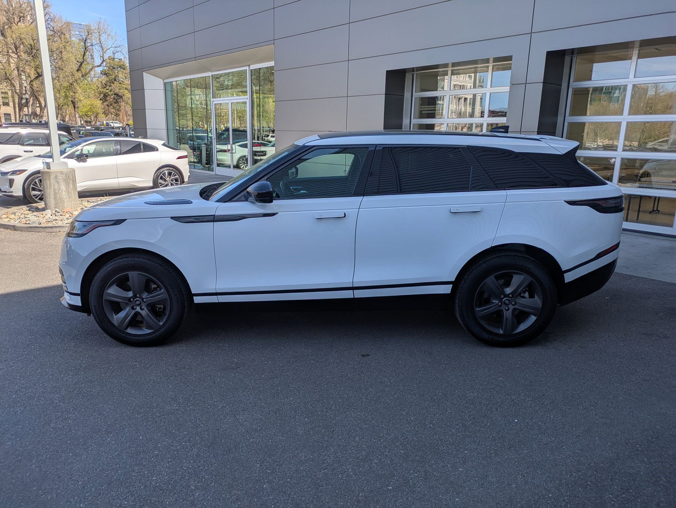 Used 2025 Land Rover Range Rover Velar Dynamic SE image 11