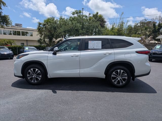 Used 2023 Toyota Highlander XLE AWD/4WD image 7