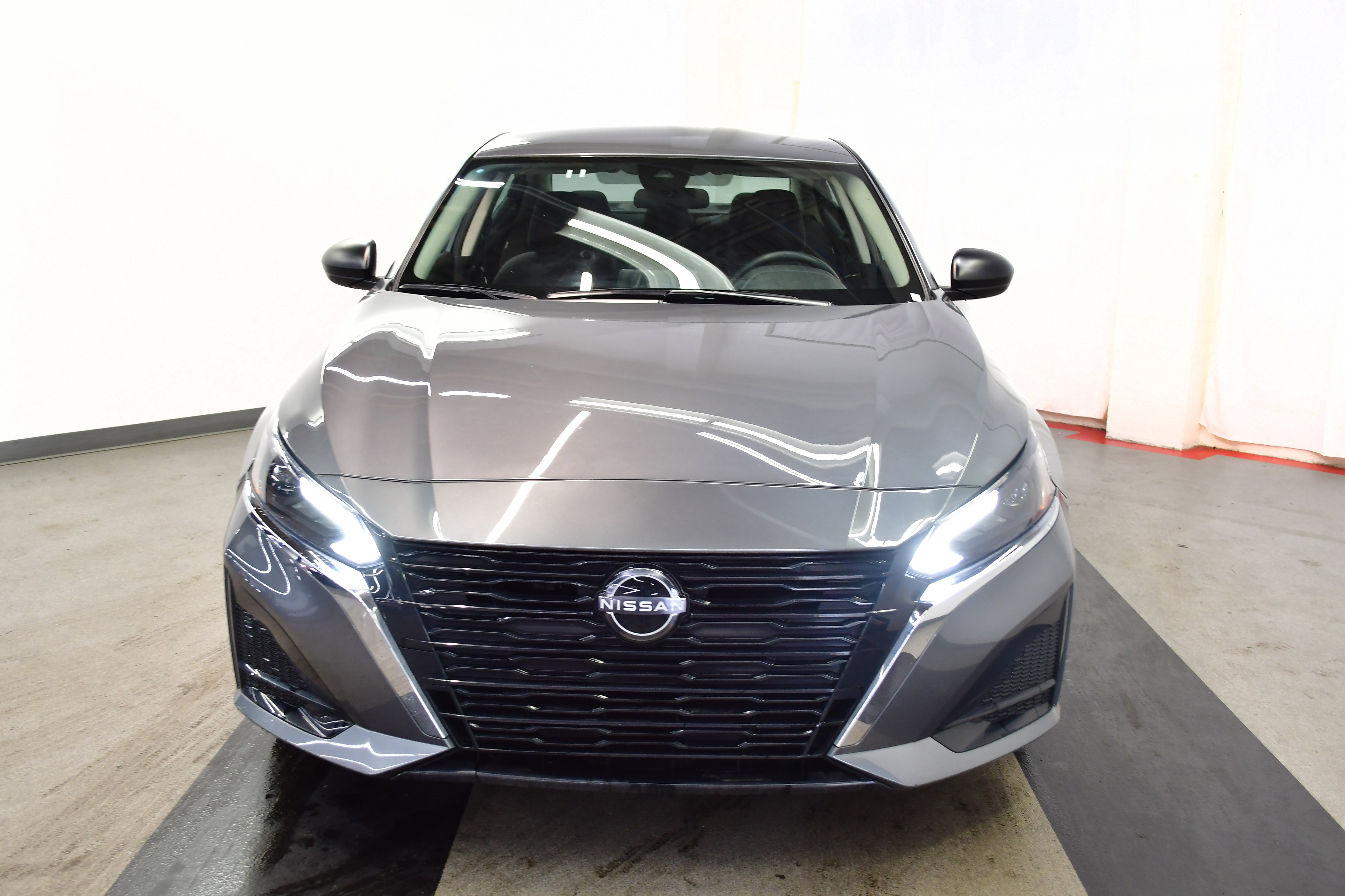 Used 2025 Nissan Altima 2.5 SV image 3
