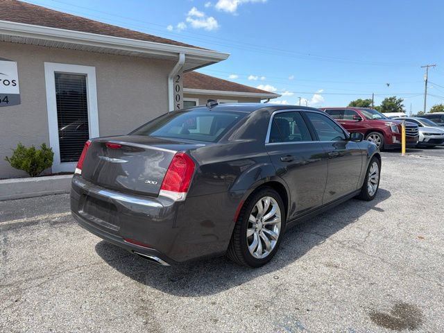 Used 2017 Chrysler 300 Limited RWD image 5