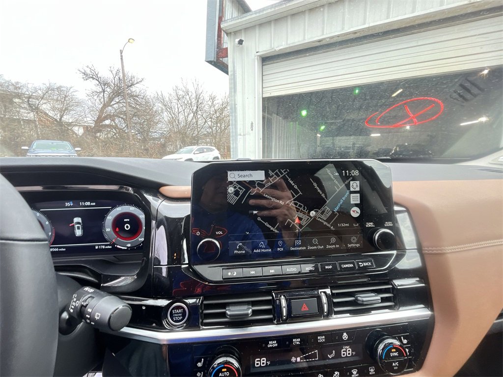 Used 2024 Nissan Pathfinder Platinum w/ Cargo Package image 18