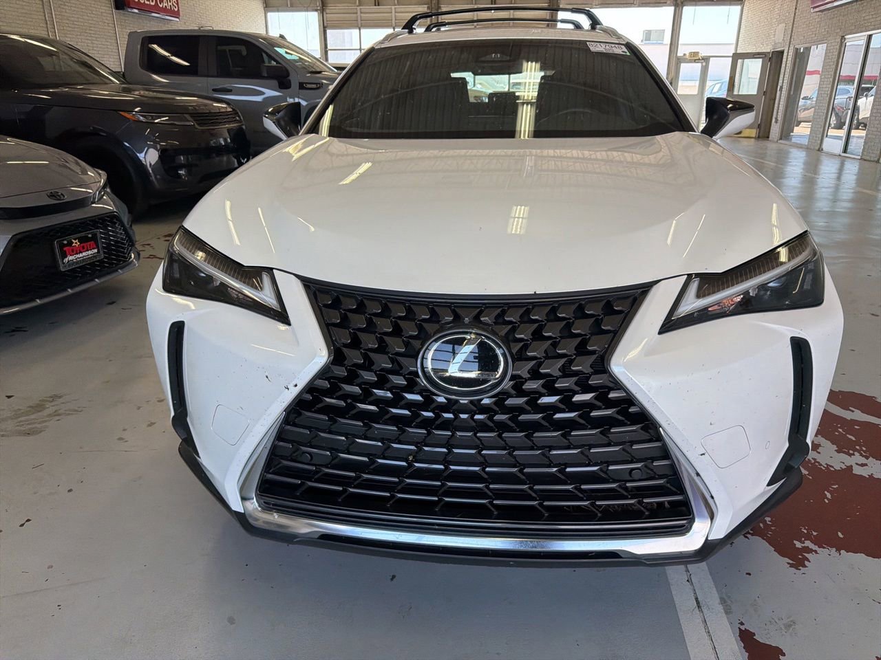Used 2025 Lexus UX 300h FWD w/ Accessory Package (Z1) image 2