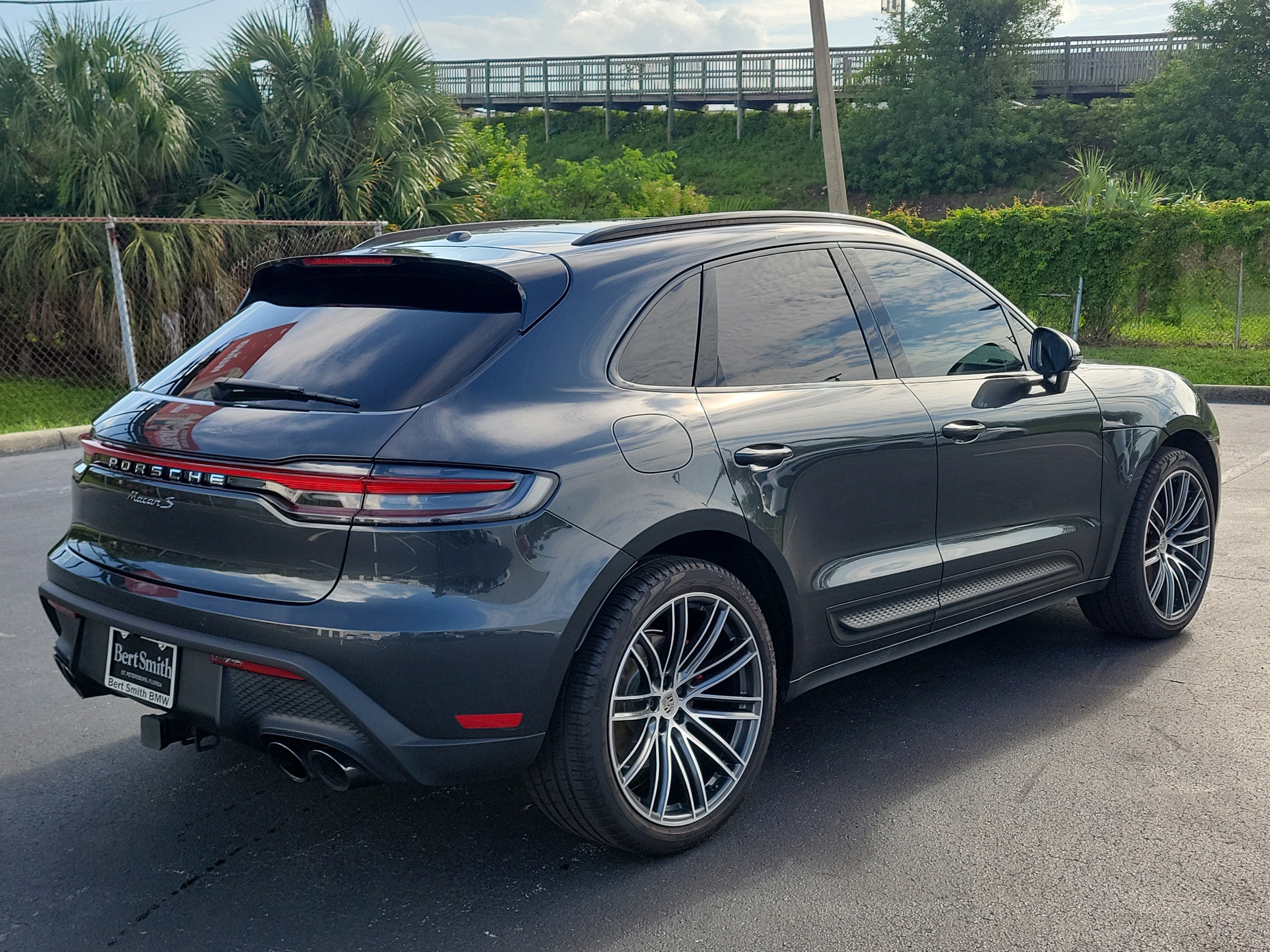 Used 2024 Porsche Macan S AWD/4WD image 3