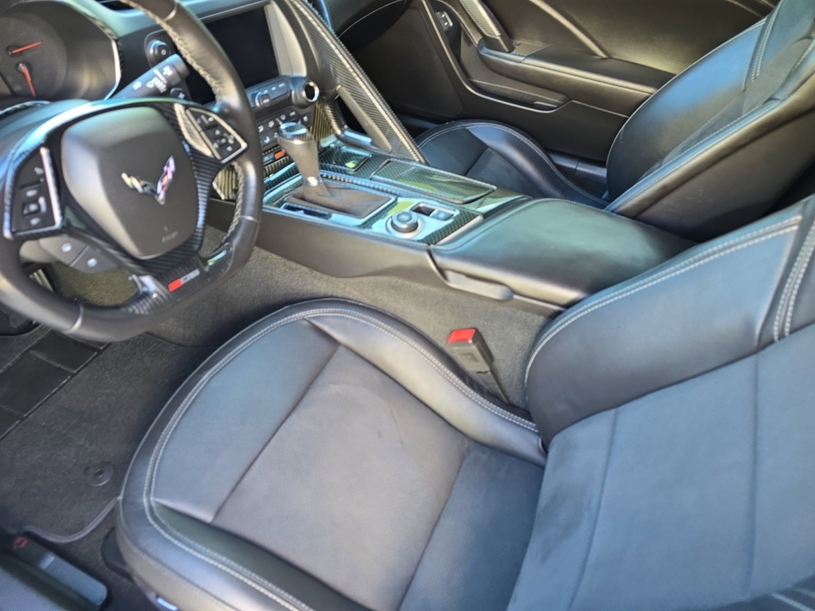 Used 2016 Chevrolet Corvette Z06 w/ 3LZ Preferred Equipment Group image 4