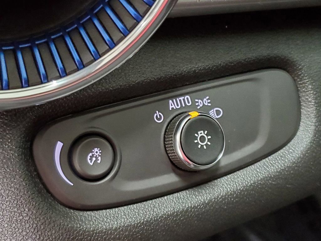 Used 2025 Chevrolet Trax LT w/ LT Convenience Package FWD image 30