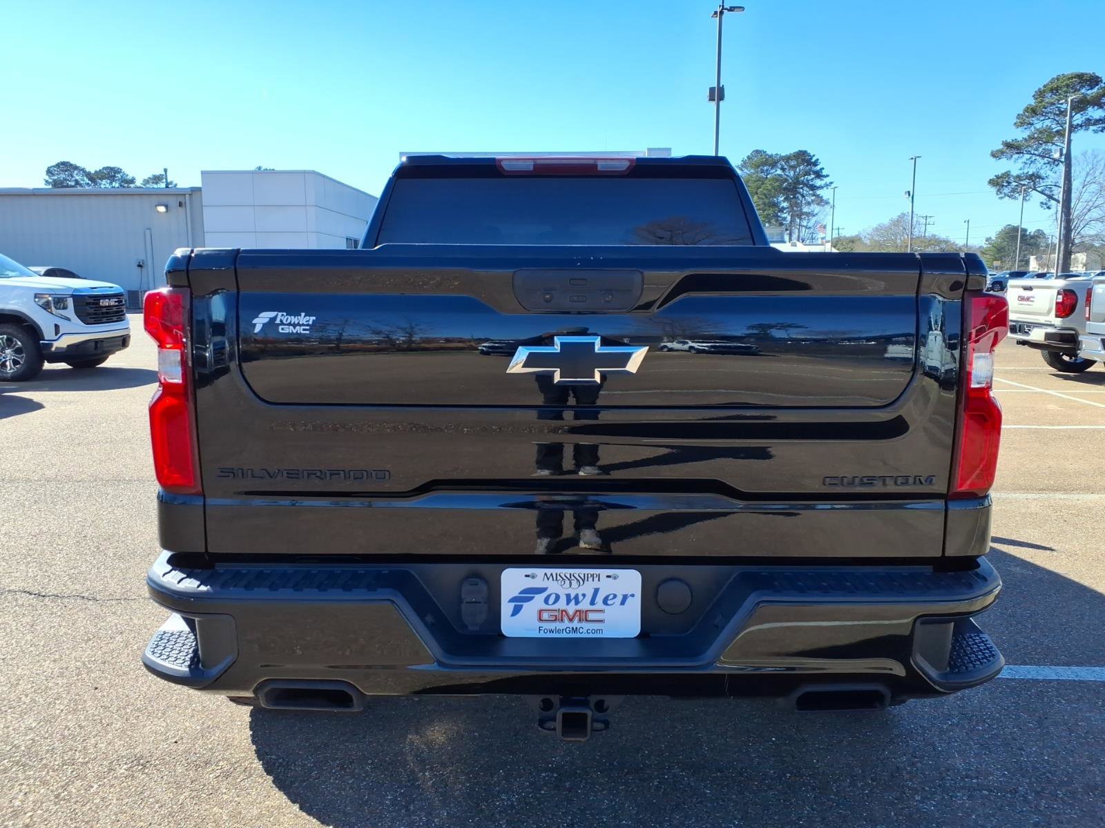 Used 2022 Chevrolet Silverado 1500 Custom Trail Boss w/ Midnight Edition AWD/4WD image 4